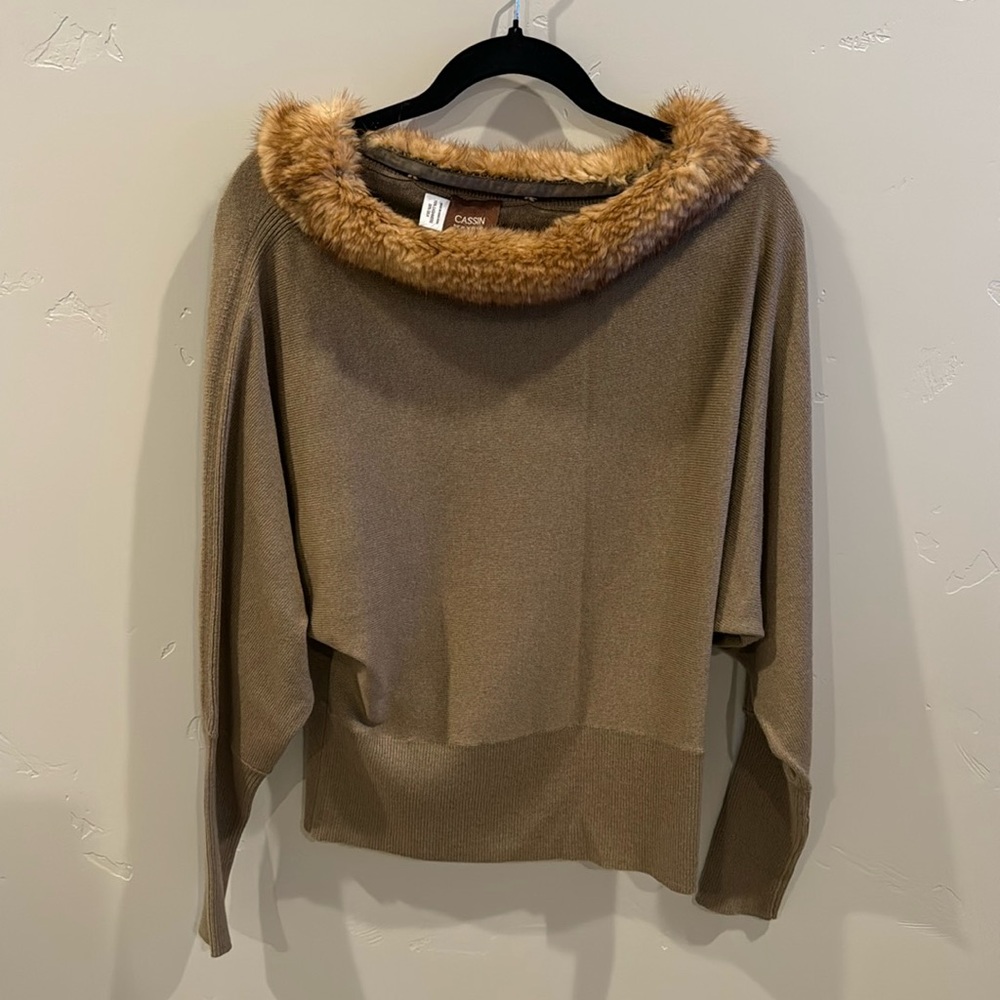 Sherry Cassin cashmere & Silk sweater with fur detachable collar. Vintage